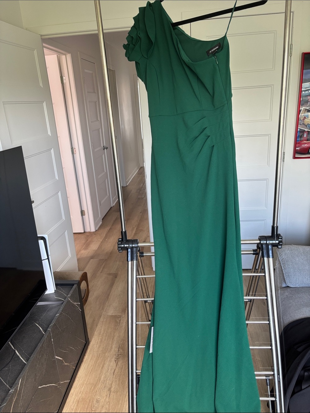 le chateau One-Shoulder Emerald Green Evening Gown